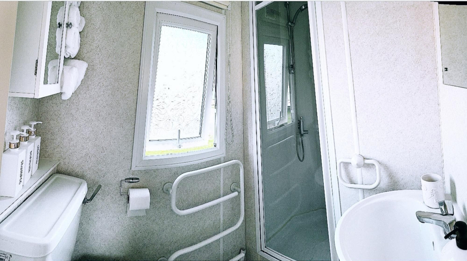Bathroom 2, Impeccable 2-bed Static Caravan in Morecambe, Lancashire