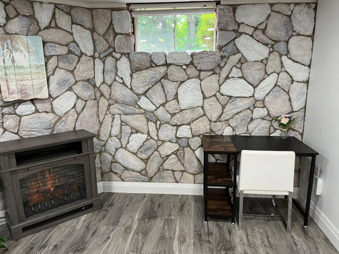 Others 5, Adorable 1 Bedroom Suite With Kitchen &, Waterloo