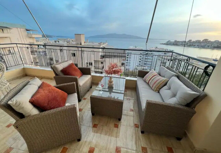 Others 5, Yellow Apartment Saranda, Sarandës