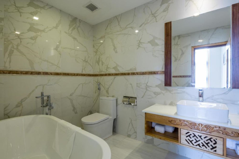 Bathroom 5, Nhu Minh Plaza Danang Hotel, Da Nang