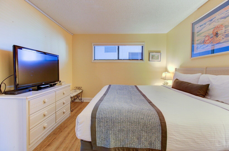 Bedroom 1, 0208 Tiki Tower by Atlantic Towers, New Hanover