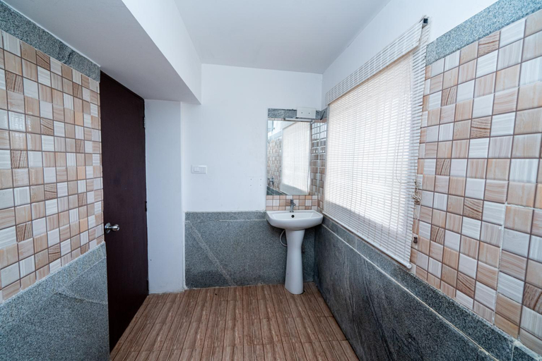 Bathroom 4, Hotel Dhruv Palace Jakkur, Bangalore