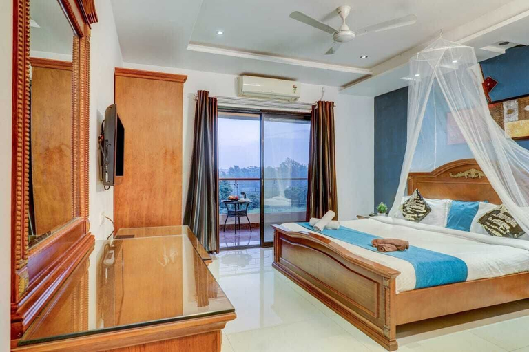 Bedroom 2, Mahinder Inn By Sapphire Stays, Satara