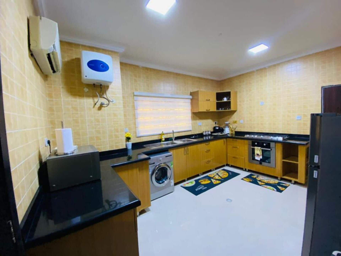 Others 4, Charming and Spacious 3 Bed in Lekki Phase1, Eti-Osa
