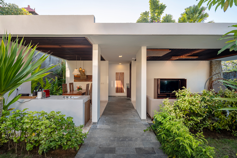Exterior 5