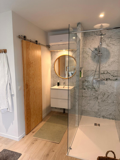 Bathroom 13