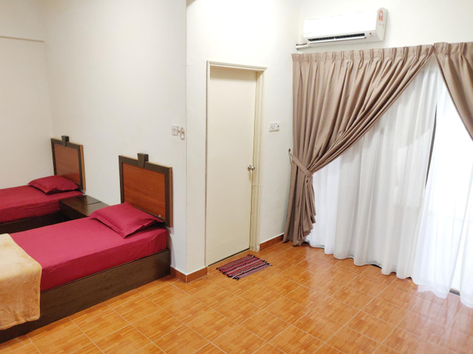 Bedroom 2, Wan's Apartment Bayu Beach Resort, Port Dickson