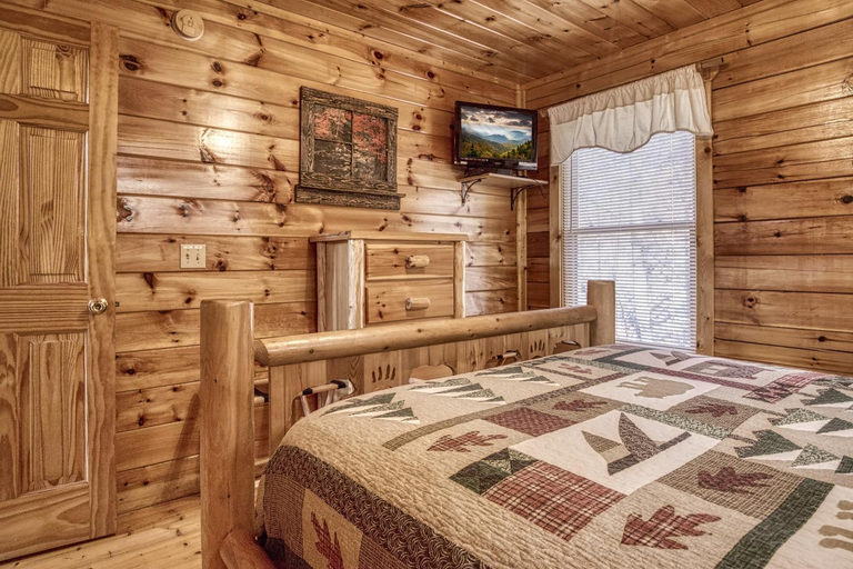 Bedroom 4, 5 O'Clock Somewhere, Sevier