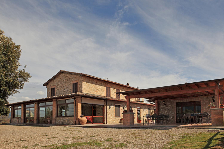 Exterior 1