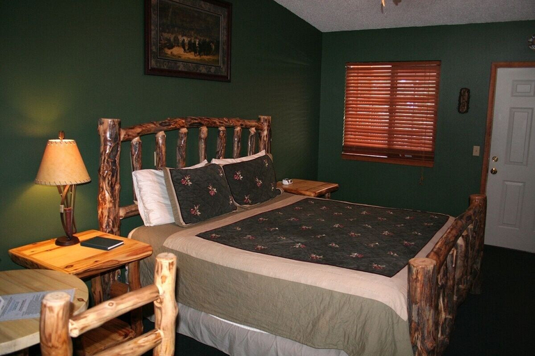 Room 3, Timber Creek Chalets: 5 1 Bedroom Chalet, Larimer