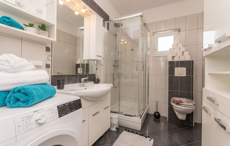 Bathroom 2, Villa Maris, Benkovac