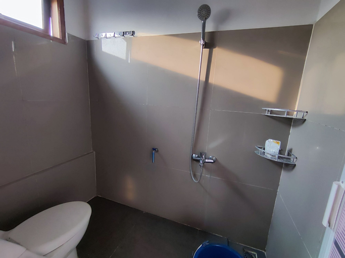 Bathroom 13