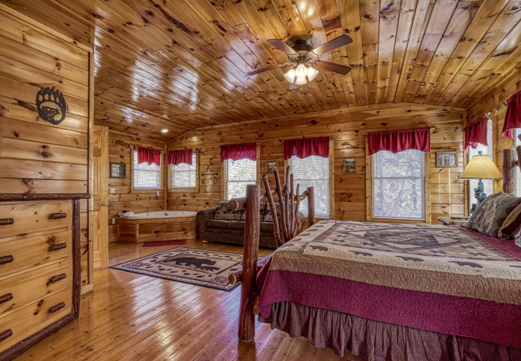 Bedroom 3, 5 O'Clock Somewhere, Sevier