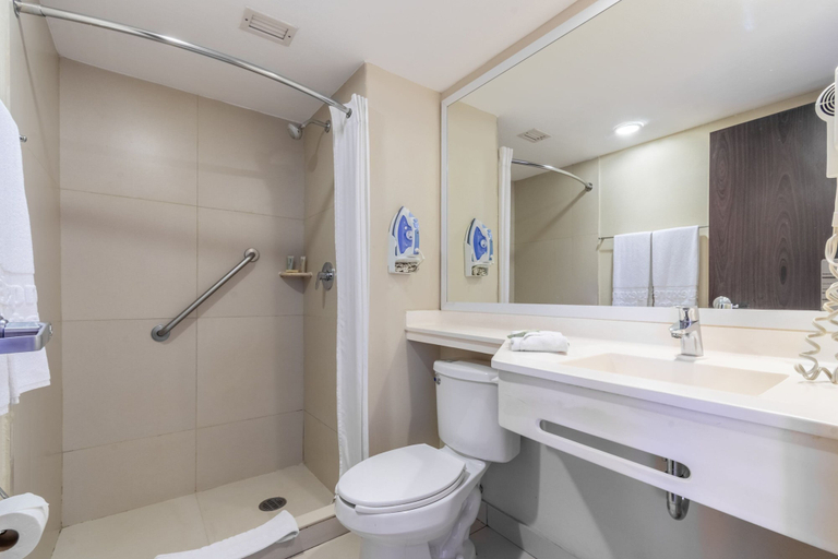 Bathroom 5, City Express by Marriott Apizaco, Xaltocan