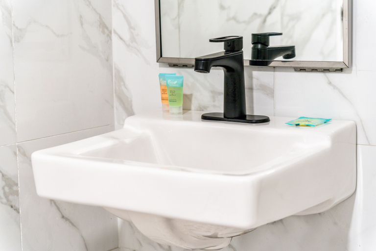 Bathroom 4, Aspire Inn Studios & Spas, Los Angeles