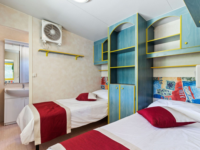 Bedroom 3, Mobile Home in Banjole Near Beach Centinera, Medulin