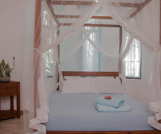 Bedroom 2, Galle Large Serviced Villa Near Beaches & Fort, Galle Four Gravets
