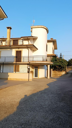 Others 2, B&B "LE LUCI" SUPER CAMERA IN ATTICO interno 3 rose rosse, Chieti