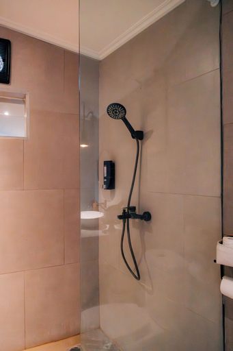 Bathroom 18