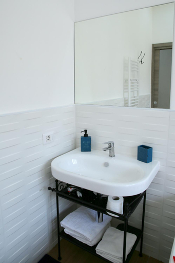 Bathroom 2, Andolfi 24 Rooms, Napoli