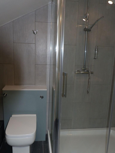 Bathroom, Hamilton Court, Cheshire West and Chester