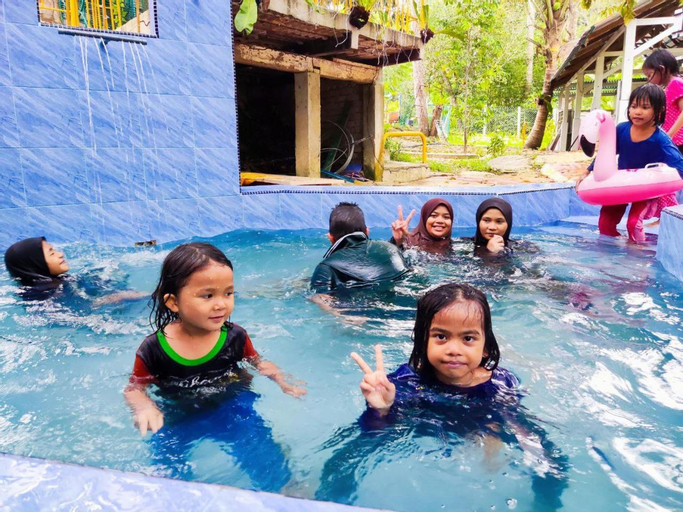 Sport & Beauty, Lata Bayu Chalet - Waterfall & River with Kids Pool, Baling
