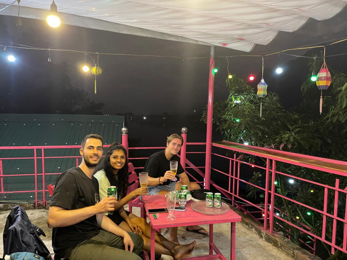 Food & Drinks