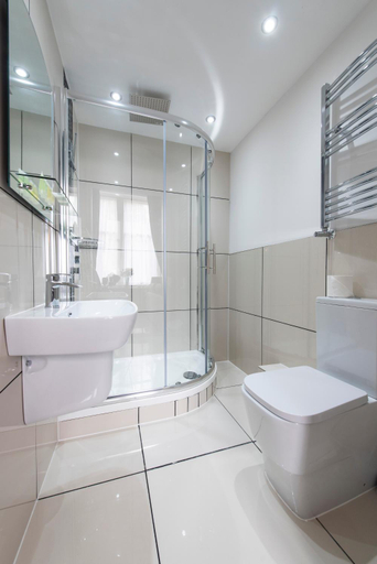 Bathroom 3, Grosvenor Suites, Edinburgh