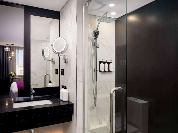Bathroom 18