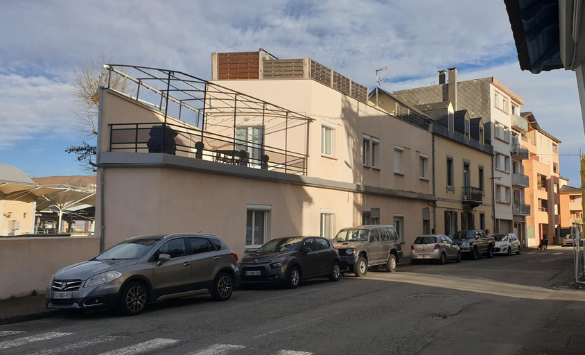 Exterior & Views