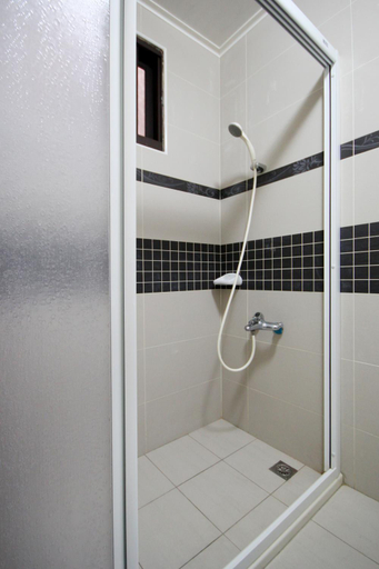 Bathroom 1, Sunny House, Yilan