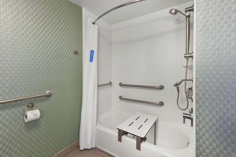 Bathroom 4, Hampton Inn Clinton, Hunterdon