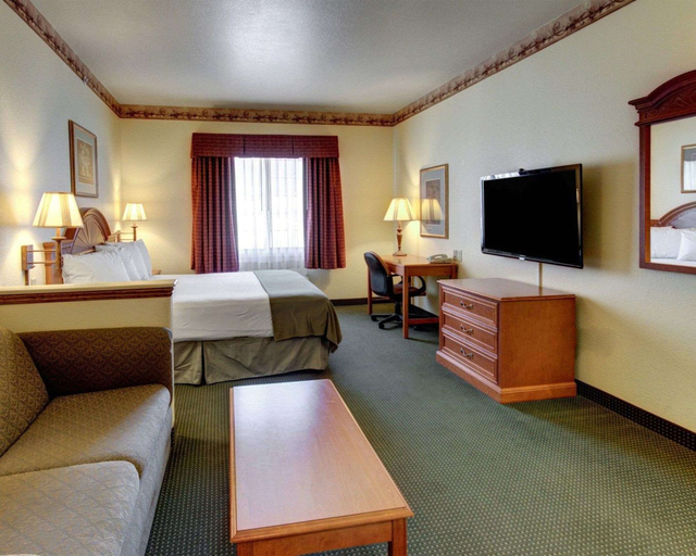 Bedroom 5, Quality Inn & Suites Glen Rose, Somervell