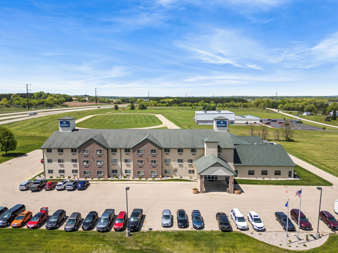 Exterior & Views 2, Boarders Inn & Suites by Cobblestone Hotels - Shawano, Shawano