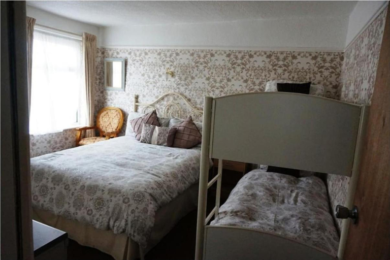 Bedroom 5, Dunromin Hotel, Blackpool
