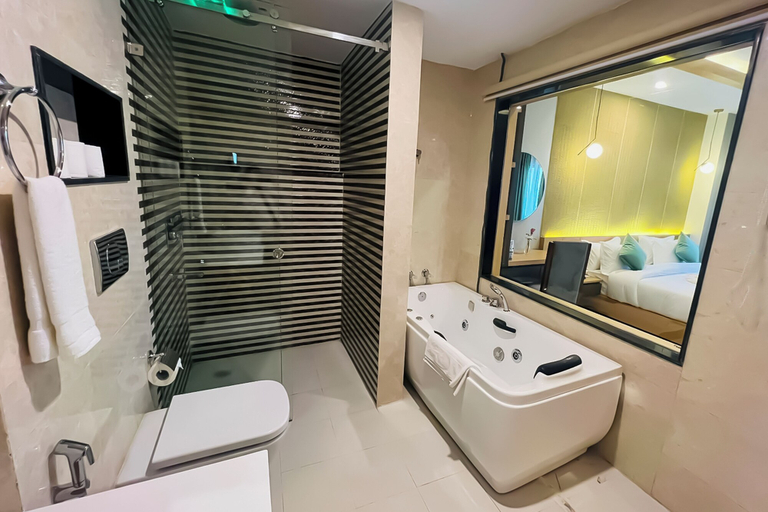 Bathroom 4, Hotel Aikawa, Narayani