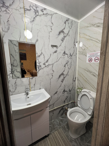 Bathroom, Zhyluu Suu, Ak-Suu