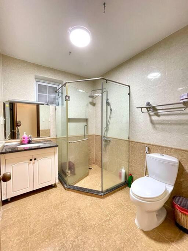 Bathroom 14