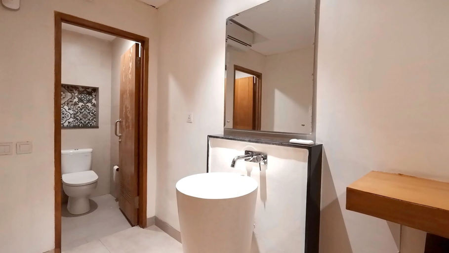 Bathroom 5, dBeds Kuta Beach, Badung
