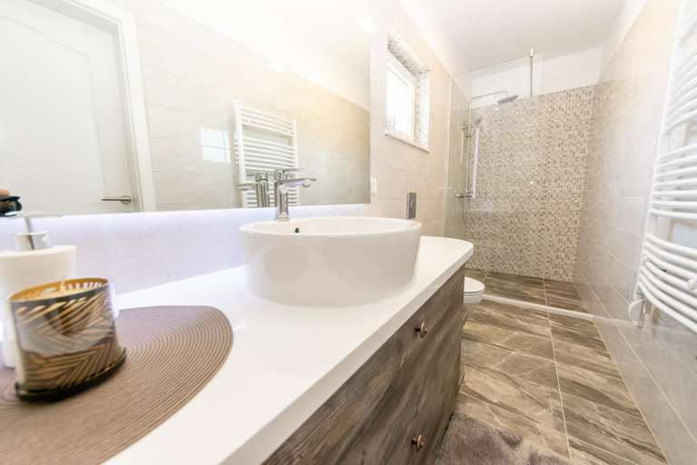 Bathroom 4, Villa Idassa, Poličnik