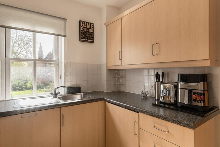 Private kitchen 5, Immaculate 1-bed Apartment in London, London