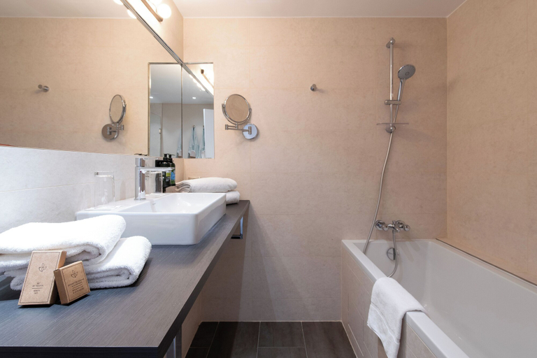 Bathroom 4, Boutique Hotel Cezanne, Bouches-du-Rhône