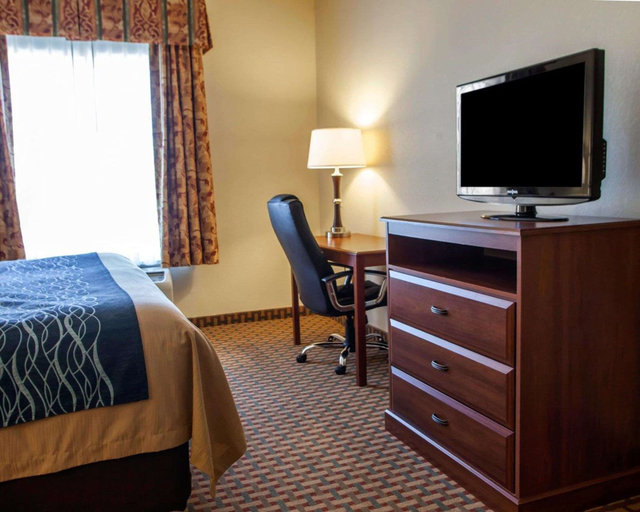 Bedroom 3, Comfort Inn & Suites Harrisonville, Kansas City