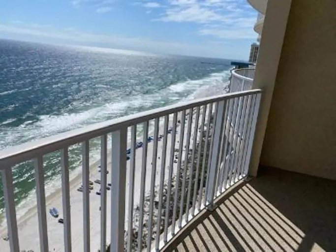 Others 5, Ocean Villa 2004, Bay