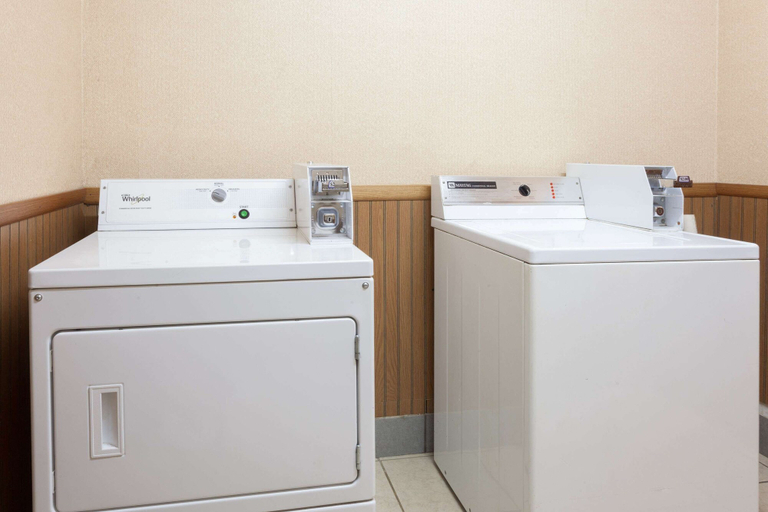 Bathroom 4, Super 8 by Wyndham Carrollton, Carroll