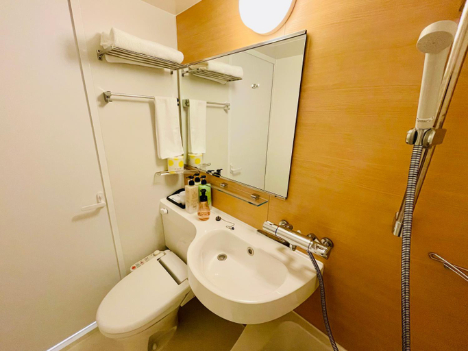 Bathroom 4, Phoenix Park Hotel, Nago