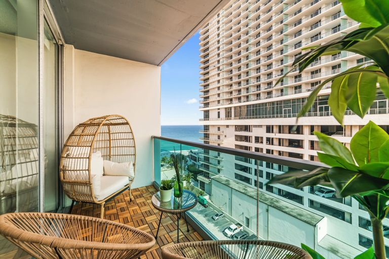 Others 1, Oceanfront Condo With Ocean Views, Broward