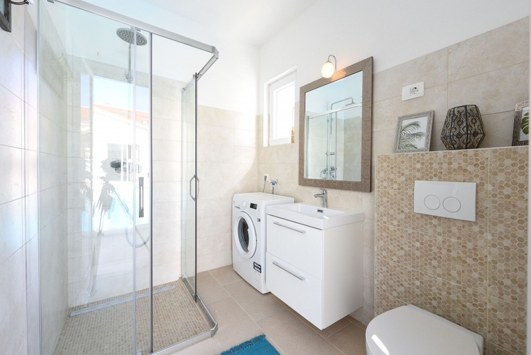 Bathroom 3, Villa Granar, Benkovac