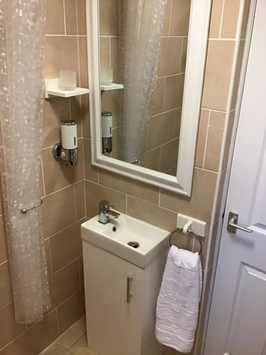 Bathroom, Meerkat Manor, Herefordshire