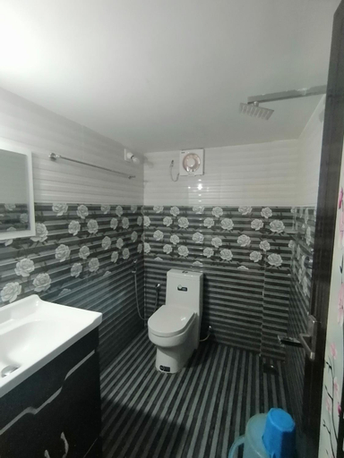 Bathroom 2, Queens Residency, Thrissur